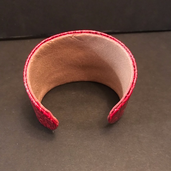 Fleur de lis Design Bracelet - Picture 3 of 6